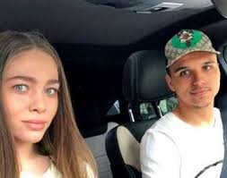 Între cele două a izbucnit o altercație dură, în urma căreia iubita lui cristi manea a fost lovită violent de partenerul celeilalte femei. Cristian Manea Stirile Kanal D