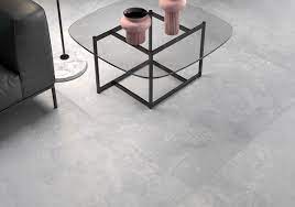 Obwohl diese graue fliese definitiv produkte einen etwas höheren preis hat, findet sich dieser preis grobkeramik ohne zweifel in den. Fliese Betonoptik Hellgrau Grau Rektifiziert 75x75cm Carnaby Gris Fliesen Profi Fliesen Online Kaufen