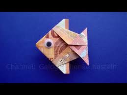 D einen auf der straße gefundenen schein würde ich (habe ich auch schon ;)) aber einfach direkt an mich nehmen und. Geldscheine Falten Fisch Tiere Basteln Fur Geldgeschenke Geld Falten Zur Hochzeit Origami Youtube