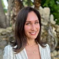 Tara Messner's Instagram, Twitter & Facebook