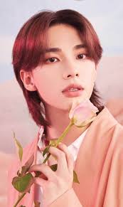 Posting my favorite hyunjin picture currently 🌷♡