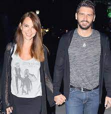 Lale devri dizisinin iki oyuncusu tolgahan sayışman ve selen soyder yeni bir aşka yelken açmışlar. Tolgahan Sayisman Selen Soyder Tolgahan Sayisman Lale Devri