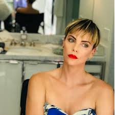 Charlize theron side parted short haircut: Adir Abergel On Charlize Theron S Hair Transformations Popsugar Beauty