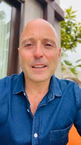 I chat with Pamela Robins, sound healing practitioner, speaker,  entrepreneur, and inspirational guide, about the power of sound as a  universal language and the power of a sound healing experience