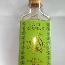 Manfaat minyak angin biasanya untuk meringankan sakit kepala, masuk angin, meredakan perut kembung, mabuk perjalanan, meringankan gejala flu. Air Gamat Jaya Bidadari 200ml Air
