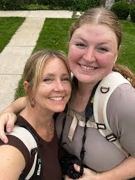 Melissa Mankowski's Instagram, Twitter & Facebook