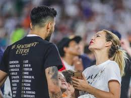 Todo sobre ezequiel garay, noticias en imagenes, fotos, videos, audios, infografias, interactivos y resumenes de ezequiel garay. El Beso De Tamara Gorro Y Ezequiel Garay Tras La Victoria De Valencia En Copa Del Rey Mujerhoy Com