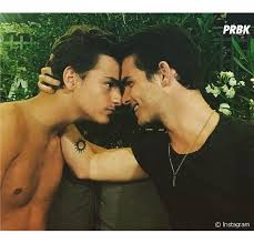 Simon fait sa toute première apparition dans la saison 4 des princes et princesses de l'amour où il est prince. Benjamin Castaldi Apres Julien Voici Son Autre Fils Canon Simon Purebreak