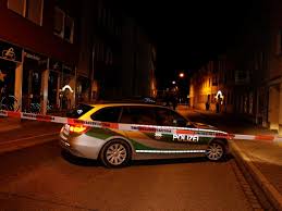 Ein mann stach offenbar auf passanten ein. Messerstecherei In Ansbach Tater Auf Der Flucht Ansbach Nordbayern