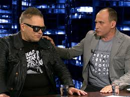Mimo coraz lepszego stanu zdrowia, muzyk odwołał najbliższe występy. Pawel Kukiz I Muniek Staszczyk W Kropce Nad I O Rocznicy 4 Czerwca Tvn24