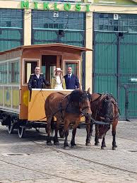 La sfârşitul anului 1869, societatea de tramvaie cu cai din timișoara avea un parc de 24 de vagoane: Tramvaiul Tras De Cai Iese Pe Traseu Foto