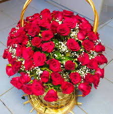 Vezi mai multe idei despre buchete, aranjamente florale și flori. Trandafiri In Cutie 100 500 Buchete Flori Accesorii Facebook