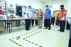 Politeknik tuanku sultanah bahiyah (ptsb) yang sebelum ini lebih dikenali sebagai politeknik kulim (pku) telah memulakan operasinya pada 1 mac 2002 di kampus sementara yang berpusat di politeknik seberang perai Kpt Lawatan Kerja Ke Politeknik Tuanku Sultanah Bahiyah Ptsb Dan Perasmian Mechatronics Robotic Technology Centre Mrtc