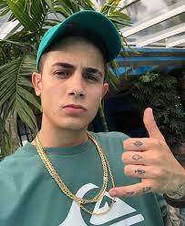 Nascido e criado na zona norte de são paulo, hariel denaro ribeiro, mais conhecido como mc hariel, traz a música em seu dna. Mc Hariel Fotos De Mc Ideias Para Selfie Meninos Bonitos