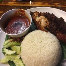 Ayam goreng berempah (malaysian spiced fried chicken) oct 30, 2017 samantha tan. Fotos Bei Ai Nasi Lemak Ayam Berempah 10 Tipps