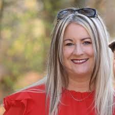 Happy International Women's Day!💜 I owe everything to the women who have  uplifted and supported me throughout my life. From growing up with a single  working mom to educators in college who