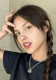 Iris Humphrey's Instagram, Twitter & Facebook