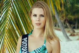 Cette rochefortaise, photographe et professeure de danse et de boxe, a su séduire le comité national miss beauté france qui cherchait la personne adéquate pour prendre la responsabilité de la. Miss Poitou Charentes Wikiwand
