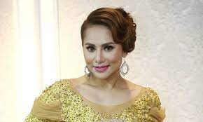 Penangan elly mazlein atau kini lebih popular disapa kak lina pom pom! Biodata Elly Mazlein Kak Lina Pom Pom Meletop Azhan Co