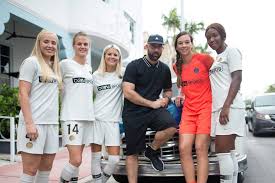 This time management have brought some decent designs paris saint germain third kit 2018: Psg S Women S Team Unveils 2018 19 Away Kit In Miami Football Fashion