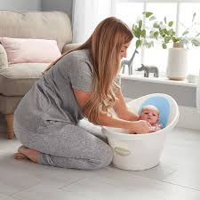 Step 5 it is best to hold your baby in the clutch hold and then squeeze a bit of warm water on top of your baby's head, apply a dab of baby shampoo, and gently massage the entire scalp. 11 Best Baby Bathtubs 2019 The Strategist