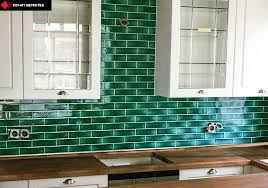 Sade döşenmiş mobilyalarla birlikte tercih edilen desenli mutfak karosu modelleri, dekorasyonunuzu zenginleştirerek yaşam alanlarınıza hareketlilik ve canlılık kazandırıyor. Dst 471 Metro Tile Destone Dogal Tas Mermer Mozaik