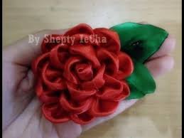 Cara membuat bunga dari pita jepangpita plastik. Cara Membuat Bros Mawar Merah Dari Pita Satin Satin Rose Flowers Youtube