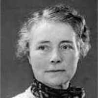 Elizabeth Haddon's Instagram, Twitter & Facebook