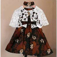 Inspirasi model batik brokat menjadi trend fashion tersendiri yang cocok untuk menghadiri namun, anda juga bisa memilih model gaun terbaru agar lebih chic dengan pilihan sleeveless crop dress. Rekomendasi 7 Model Baju Batik Untuk Anak Perempuan Update Des 2019 Bukareview