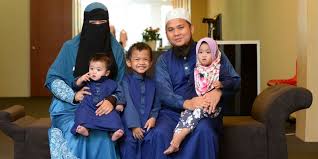 Menurut salvicion dan celis (1998). Suami Isteri Perlu Tunjuk Contoh Yang Baik Kepada Anak Anak Barulah Keluarga Bahagia Pesona Pengantin
