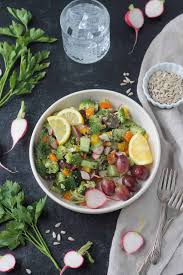 The rawtarian's raw, vegan savory recipes are sure to satisfy your next hunger crazy. Raw Veggie Chopped Salad Oil Free Veggie Inspired