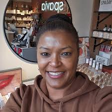 I checked it out from multiple angles and in different light, the results  were the same... the new 24K Glow radiance facial from @spaviawestloop is  amazing!! @esthetically_pleasing_chicago you did the thang!!