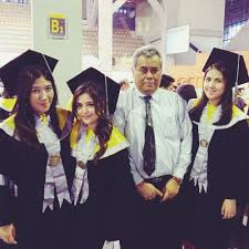 Maudy ayunda bagi saya membangkitkan kembali semangat, seolah mengatakan bermimpilah! Maudy Ayunda Dan 11 Artis Yang Ramaikan Wisudaldr2020 Berprestasi