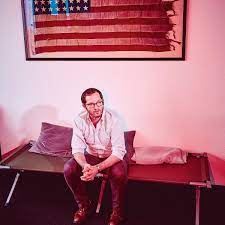 Julian reichelt (* 15.juni 1980 in hamburg) ist ein deutscher journalist.er ist seit februar 2017 als vorsitzender der chefredaktionen und chefredakteur digital der bild.seit dem ausscheiden von tanit koch zum 1. Julian Reichelt Vom Besonnen Reporter Zum Journalistischen Grenzganger Der Spiegel