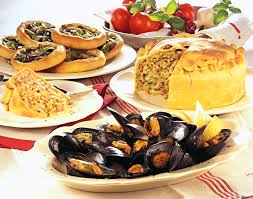 Le cozze si consumano sia crude, condite soltanto con qualche goccia di limone, sia cotte, in sughi o in guazzetto, con pomodori, aglio e prezzemolo. Impepata Di Cozze Sale Pepe