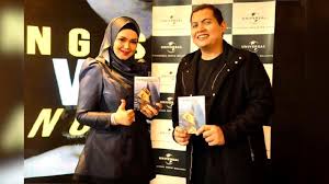 Siti nurhaliza bisa jadi contoh buat kamu lho. Sepuluh Tahun Menanti Siti Nurhaliza