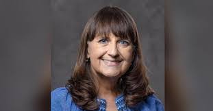 Eliza Cerna's Instagram, Twitter & Facebook