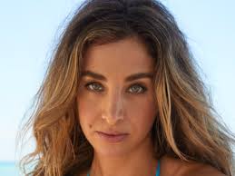 How Katie Austin Sweetly Incorporated Her Mom's Dress Into Her Wedding  Weekend