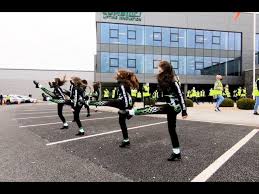 Raramente, a maioria das pessoas dá críticas positivas relacionadas a este livro. Irish Jerusalem Dance Challenge By Combilift Youtube