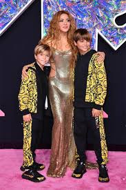 Shakira đưa hai con trai tới MTV VMAs - Ngôi sao
