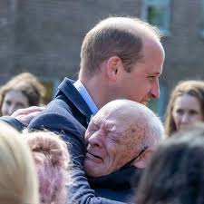 Prince William comfort Scots OAP overcome with emotion during royal visit  to Glasgow