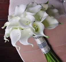 Love These Wth The Diamonds In The Middle With Images Calla Lily Bouquet Wedding Lily Bouquet Wedding