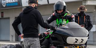 Screamin' eagle® performance stage kits take performance to the next level with increased acceleration and improved passing power when compared to stock bikes. Harley Davidson Screamin Eagle Factory Team Fights For King Of Baggers Series Autobala