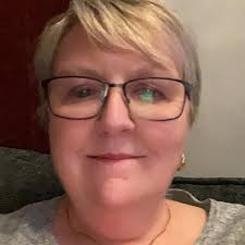 예술가: 신이 아니면 지구가 어떻게 창조되었는지 설명해주세요..