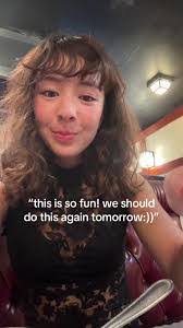 Amy Emmons's Instagram, Twitter & Facebook