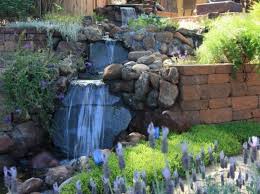 Bachlauf Selber Bauen Anleitung Und Praktische Tipps In 2020 Bachlauf Selber Bauen Bachlauf Im Garten Wasserfall Garten