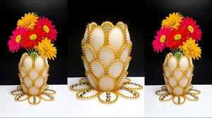 Ada jutaan bahkan mungkin sampai ratusan juta botol plastik dari berbagai merk dibuat setiap harinya. Ide Kreatif Vas Bunga Dari Sendok Plastik Plastic Spoon Craft Idea Youtube