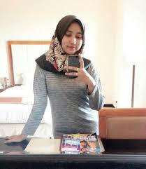 Suamiku berusia hanya lebih tua satu tahun dariku. Abey3004 Tumblr Com Tumbex