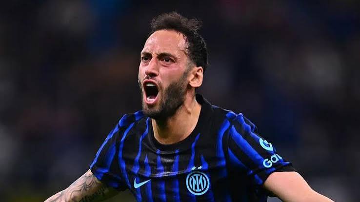 HAKAN ÇALHANOĞLU İÇİN JUVENTUS SÜRPRİZİ: DEVLER SIRADA