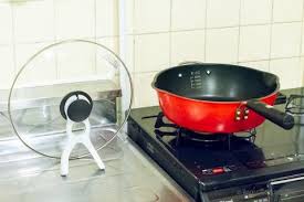 鍋蓋の収納アイデア 置き方は立てるといいの 便利グッズは 収納 アイデア お皿 収納 収納